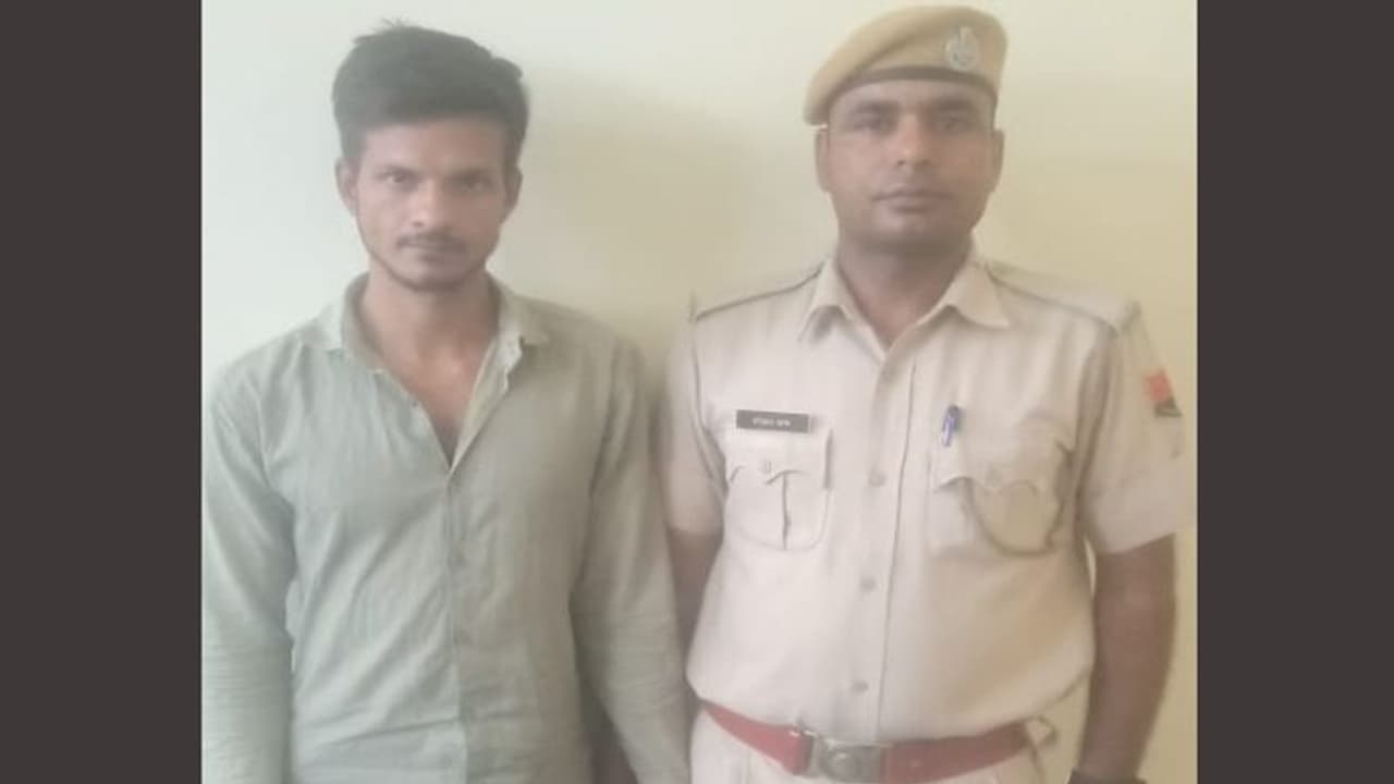 10 साल छोटी नाबालिग पर आया युवक का दिल, घर में अकेला पाकर कर दी ये हरकत, मां पहुंची थाने तो नहीं लिखी रिपोर्ट 10 साल छोटी नाबालिग पर आया युवक का दिल, घर में अकेला पाकर कर दी ये हरकत, मां पहुंची थाने तो नहीं लिखी रिपोर्ट