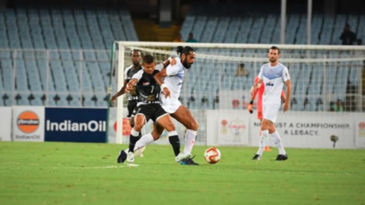 ইনজুরি টাইমের গোলে মহমেডানের বিরুদ্ধে হার বাঁচাল বেঙ্গালুরু, গ্রুপ চ্যাম্পিয়ন হয়ে শেষ আটে সাদা কালো ব্রিগেড ইনজুরি টাইমের গোলে মহমেডানের বিরুদ্ধে হার বাঁচাল বেঙ্গালুরু, গ্রুপ চ্যাম্পিয়ন হয়ে শেষ আটে সাদা কালো ব্রিগেড