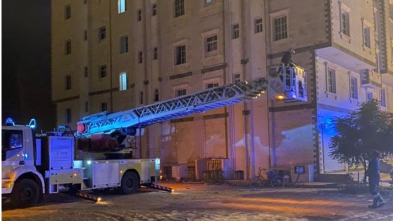 লখনউয়ের বিলাসবহুল হোটেলে ভয়াবহ অগ্নিকাণ্ড, ঝলসে মৃত্যু একাধিকের, জানলা ভেঙে উদ্ধারকাজ