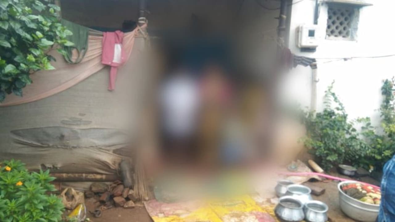 മൂന്ന് വയസ്സുകാരന്റെ ജനനേന്ദ്രിയത്തിൽ പൊള്ളലേൽപ്പിച്ച് അങ്കണവാടി ജീവനക്കാരിയുടെ ക്രൂരത മൂന്ന് വയസ്സുകാരന്റെ ജനനേന്ദ്രിയത്തിൽ പൊള്ളലേൽപ്പിച്ച് അങ്കണവാടി ജീവനക്കാരിയുടെ ക്രൂരത