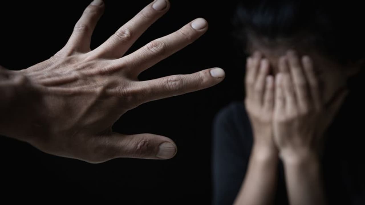 बेटी के आशिक ने पूरे परिवार का सिर कलम करने की दी धमकी, जानें प्यार का डेंजरस साइड इफेक्ट बेटी के आशिक ने पूरे परिवार का सिर कलम करने की दी धमकी, जानें प्यार का डेंजरस साइड इफेक्ट