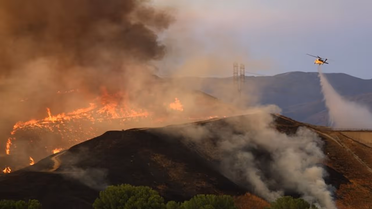 California wildfire burn homes, force towns to flee: Report California wildfire burn homes, force towns to flee: Report