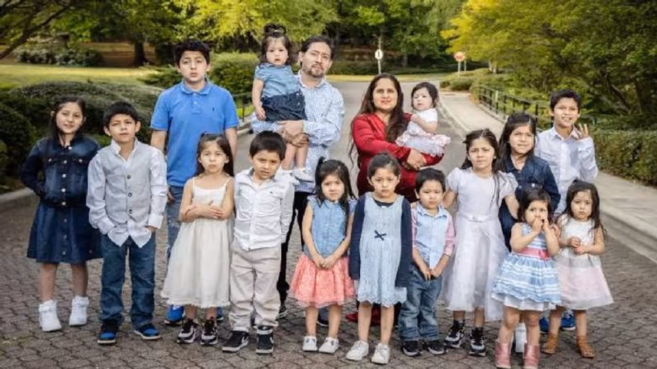 16 കുട്ടികൾ, പതിനേഴാമതും ഗർഭിണി, യുവതിയുടെ ആഗ്രഹം 20 കുട്ടികൾ 16 കുട്ടികൾ, പതിനേഴാമതും ഗർഭിണി, യുവതിയുടെ ആഗ്രഹം 20 കുട്ടികൾ