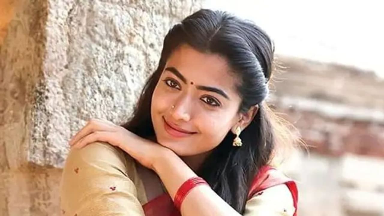 என்னது ..ராஷ்மிகாவுக்கு ராசி இல்லையா?..பாலிவுட்டில் மோசமான பெயரை சம்பாதித்த வாரிசு பட நாயகி என்னது ..ராஷ்மிகாவுக்கு ராசி இல்லையா?..பாலிவுட்டில் மோசமான பெயரை சம்பாதித்த வாரிசு பட நாயகி