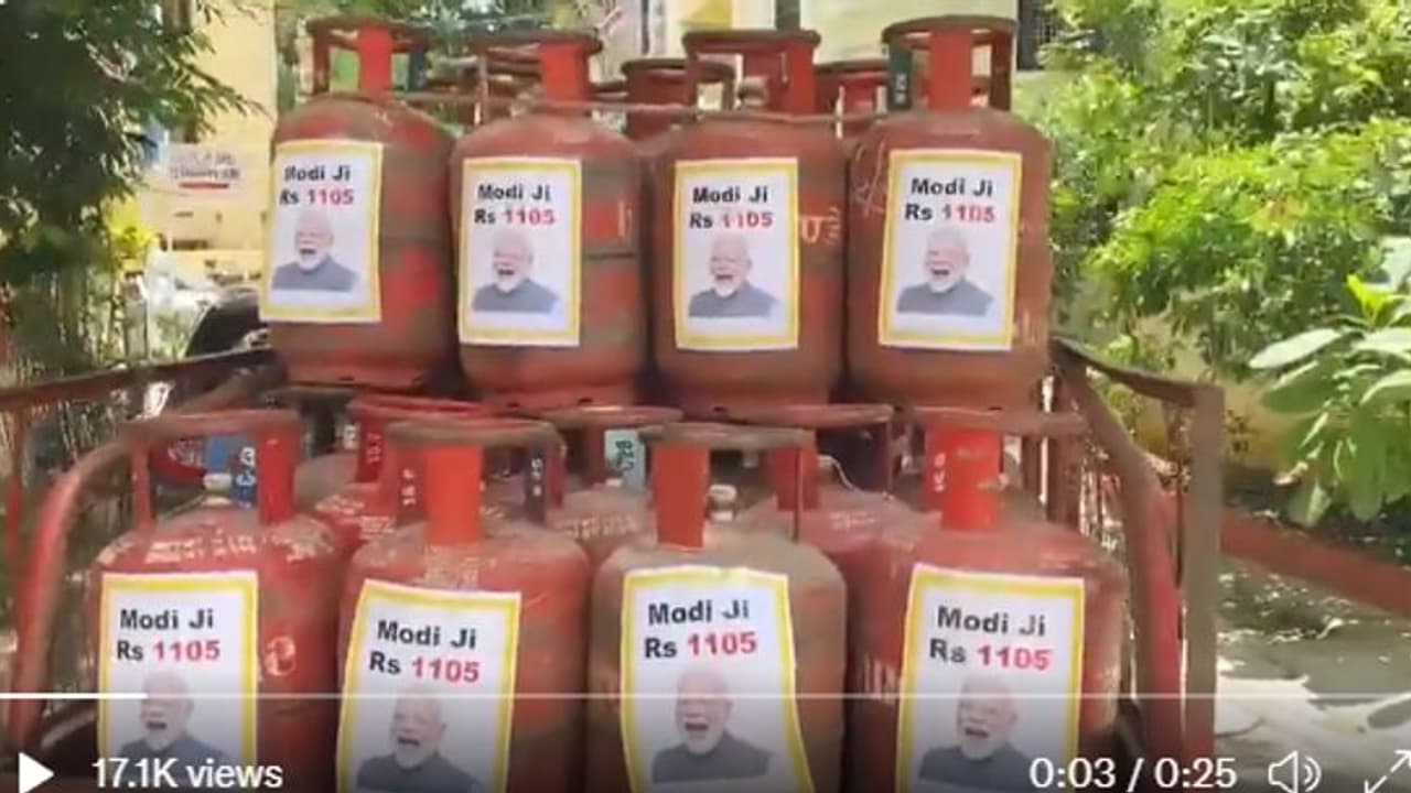 nirmala sitharaman: trs: சிலிண்டர் விலையும்! மோடி படமும்! நிர்மலா சீதாராமனுக்கு டிஆர்எஸ் கட்சி பதிலடி nirmala sitharaman: trs: சிலிண்டர் விலையும்! மோடி படமும்! நிர்மலா சீதாராமனுக்கு டிஆர்எஸ் கட்சி பதிலடி