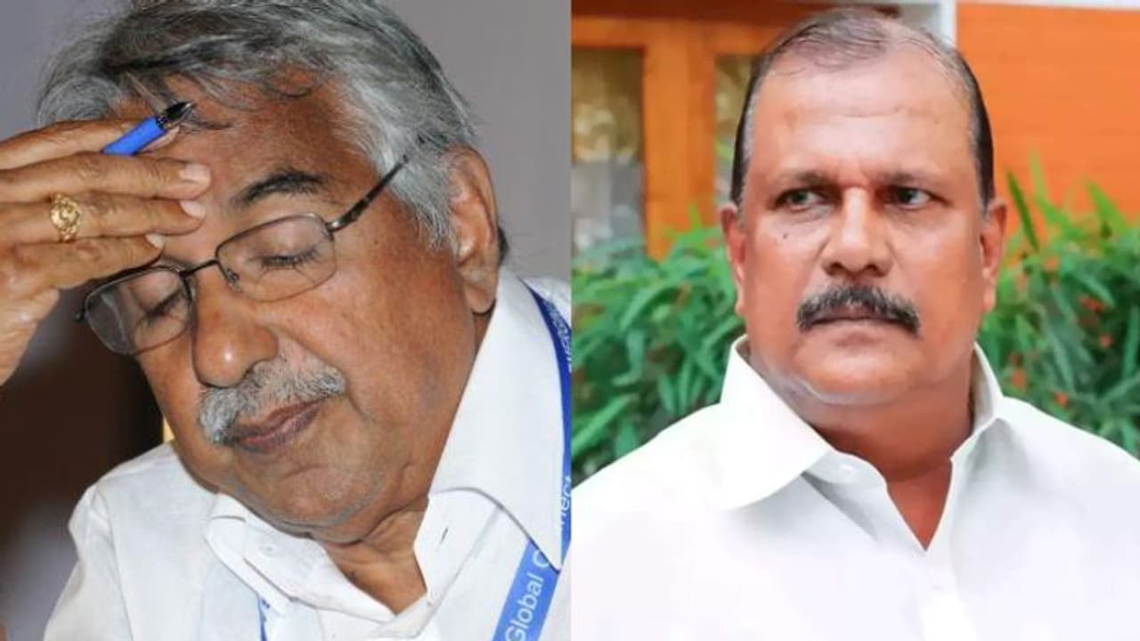 സോളാർ: ഉമ്മന്ചാണ്ടിക്കെതിരെയുള്ള കേസില് പി സി ജോര്ജ് രഹസ്യമൊഴി നല്കി സോളാർ: ഉമ്മന്ചാണ്ടിക്കെതിരെയുള്ള കേസില് പി സി ജോര്ജ് രഹസ്യമൊഴി നല്കി