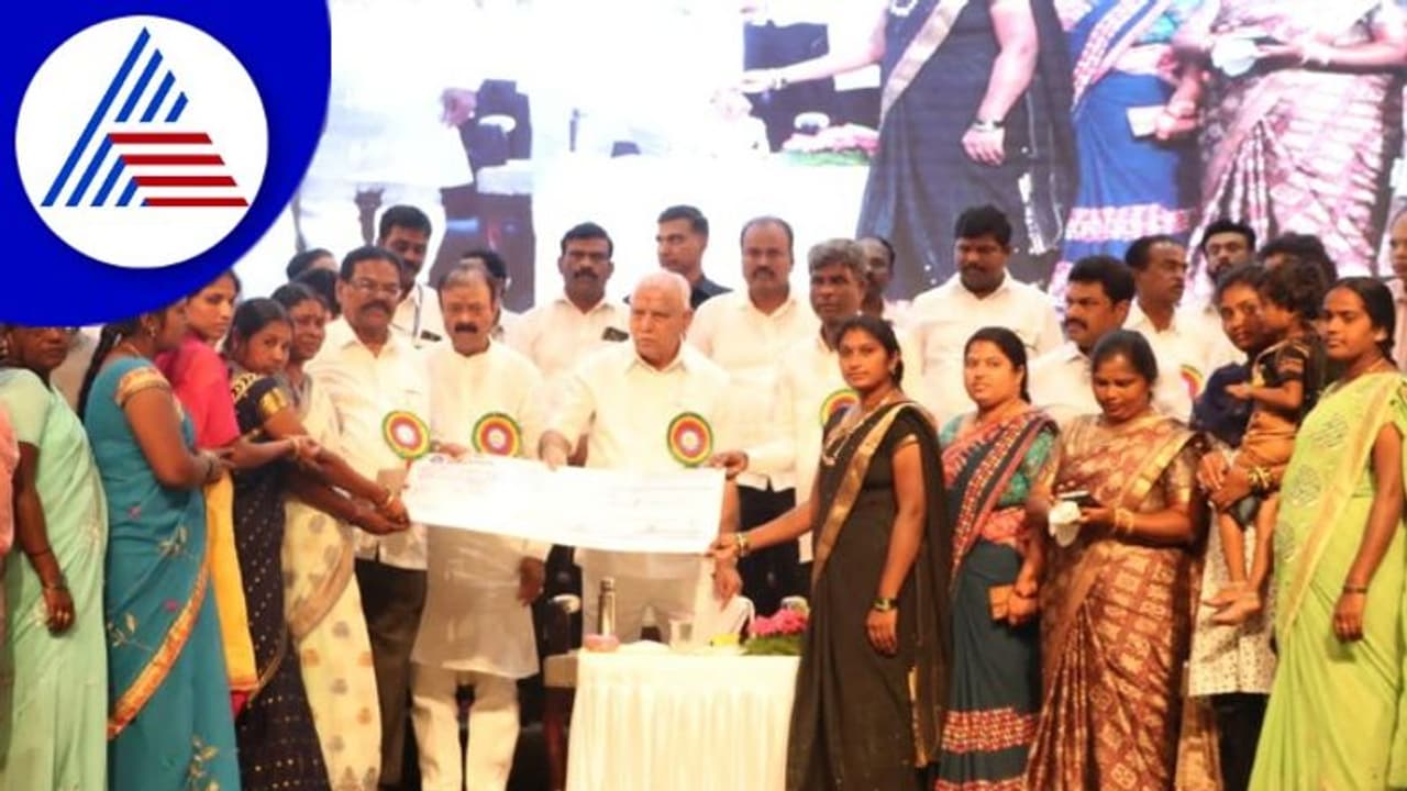 ಶಿವಮೊಗ್ಗ ಅಂತ್ಯೋದಯ ಕಾರ್ಯಕ್ರಮ, ಬಡತನ ಸೇರಿ ಹಲವು ಸಮಸ್ಯೆಗಳಿಗೆ ನಾವೇ ಕಾರಣ ಎಂದ ಬಿಎಸ್ವೈ ಶಿವಮೊಗ್ಗ ಅಂತ್ಯೋದಯ ಕಾರ್ಯಕ್ರಮ, ಬಡತನ ಸೇರಿ ಹಲವು ಸಮಸ್ಯೆಗಳಿಗೆ ನಾವೇ ಕಾರಣ ಎಂದ ಬಿಎಸ್ವೈ