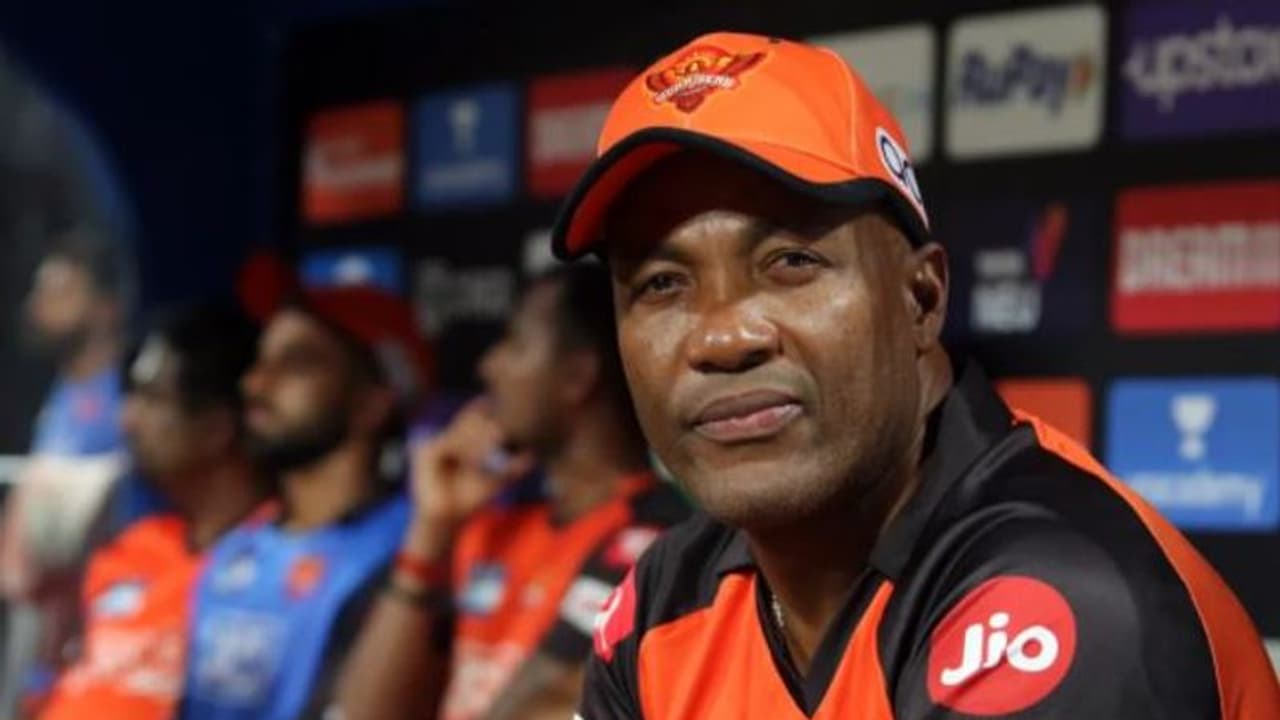 IPL 2023: இந்த லெட்சணத்துல பேட்டிங் ஆடுனா எப்படி ஜெயிக்கிறது? SRH பேட்ஸ்மேன்களை செம காட்டு காட்டிய பிரயன் லாரா IPL 2023: இந்த லெட்சணத்துல பேட்டிங் ஆடுனா எப்படி ஜெயிக்கிறது? SRH பேட்ஸ்மேன்களை செம காட்டு காட்டிய பிரயன் லாரா