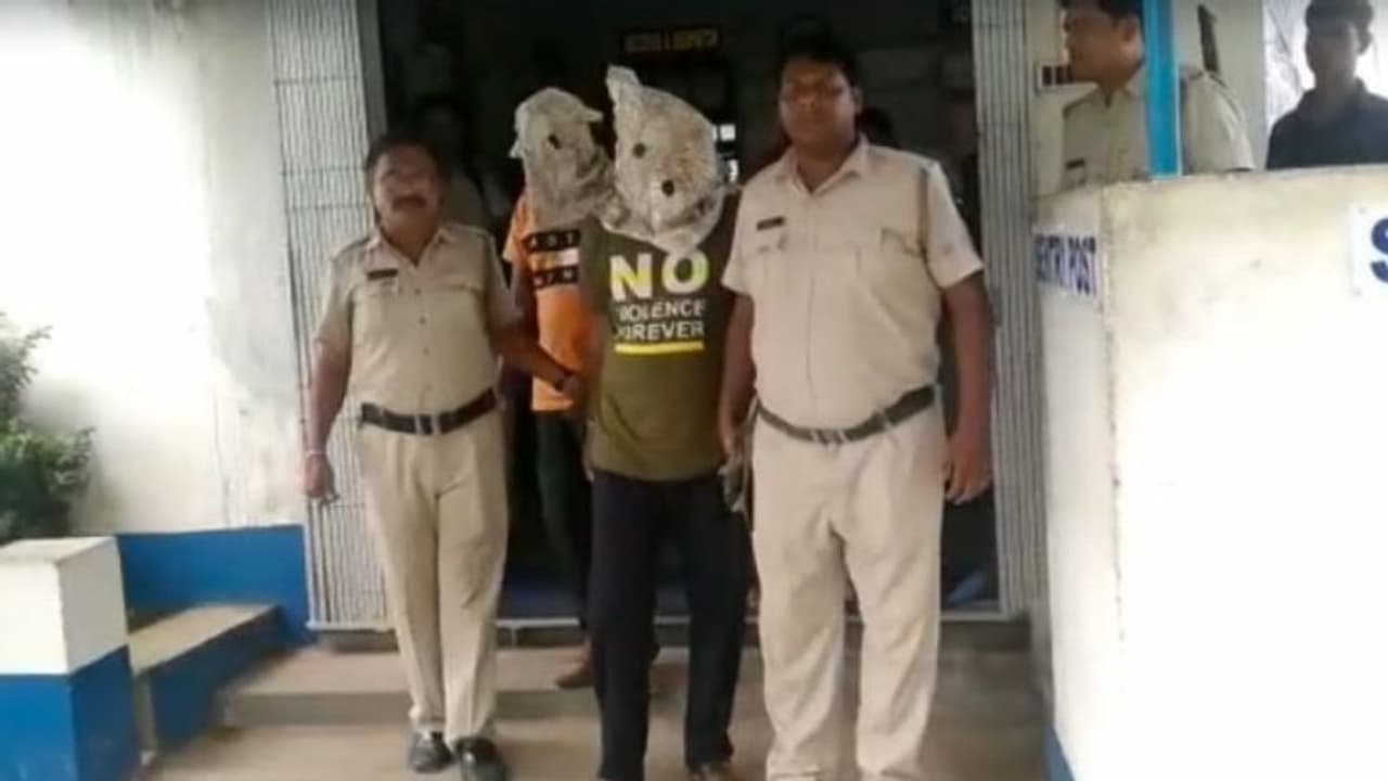 বাগদা ধর্ষণকাণ্ড: আরও ৭ দিনের পুলিশ হেফাজতে ২ বিএসএফ জওয়ান বাগদা ধর্ষণকাণ্ড: আরও ৭ দিনের পুলিশ হেফাজতে ২ বিএসএফ জওয়ান