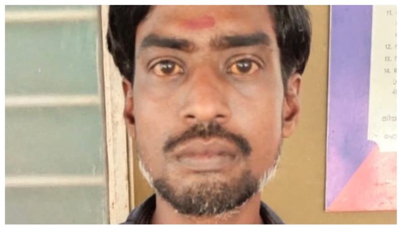 ശിക്ഷാവിധി കേട്ട ഉടന് 'മുങ്ങി'; പോക്സോ കേസിലെ പ്രതിക്കായി അന്വേഷണം ഊര്ജിതം ശിക്ഷാവിധി കേട്ട ഉടന് 'മുങ്ങി'; പോക്സോ കേസിലെ പ്രതിക്കായി അന്വേഷണം ഊര്ജിതം