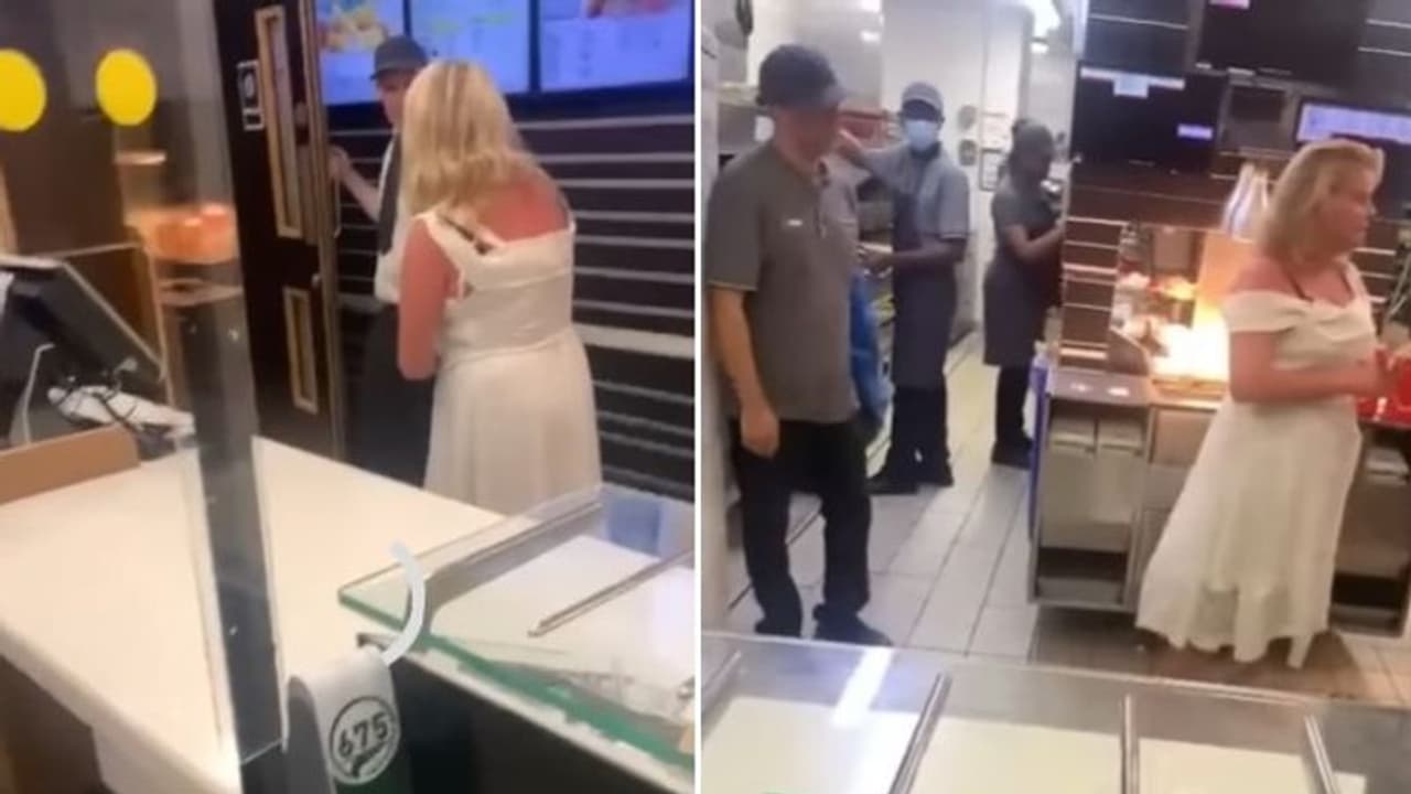 വസ്ത്രത്തിനുള്ളിലേക്ക് ബര്ഗറുകളെടുത്ത് തിരുകിക്കയറ്റി സ്ത്രീ; വീഡിയോ വസ്ത്രത്തിനുള്ളിലേക്ക് ബര്ഗറുകളെടുത്ത് തിരുകിക്കയറ്റി സ്ത്രീ; വീഡിയോ