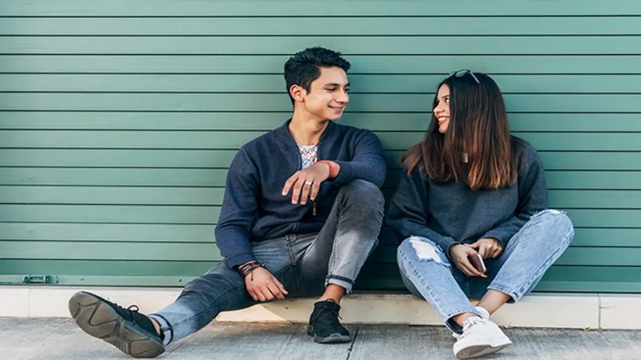 जवान हो रहे बच्चे को हो गया प्यार? तो माता पिता भूलकर ना करें ये गलती, ऐसे लाएं सही रास्ते पर जवान हो रहे बच्चे को हो गया प्यार? तो माता पिता भूलकर ना करें ये गलती, ऐसे लाएं सही रास्ते पर