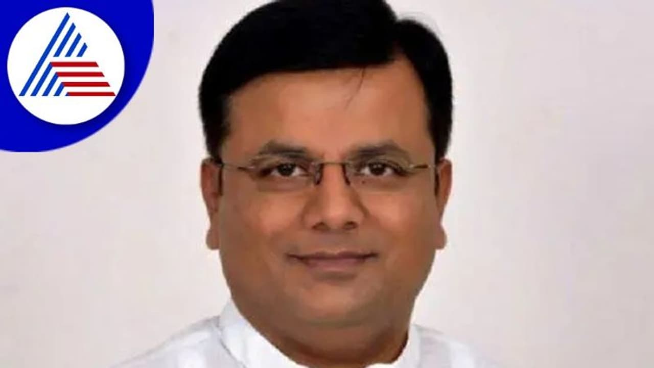 ಹಾನಗಲ್ ಪುರಸಭೆಗೆ ಶಾಸಕ ಮಾನೆ ಧಿಡೀರ್ ಭೇಟಿ ಹಾನಗಲ್ ಪುರಸಭೆಗೆ ಶಾಸಕ ಮಾನೆ ಧಿಡೀರ್ ಭೇಟಿ