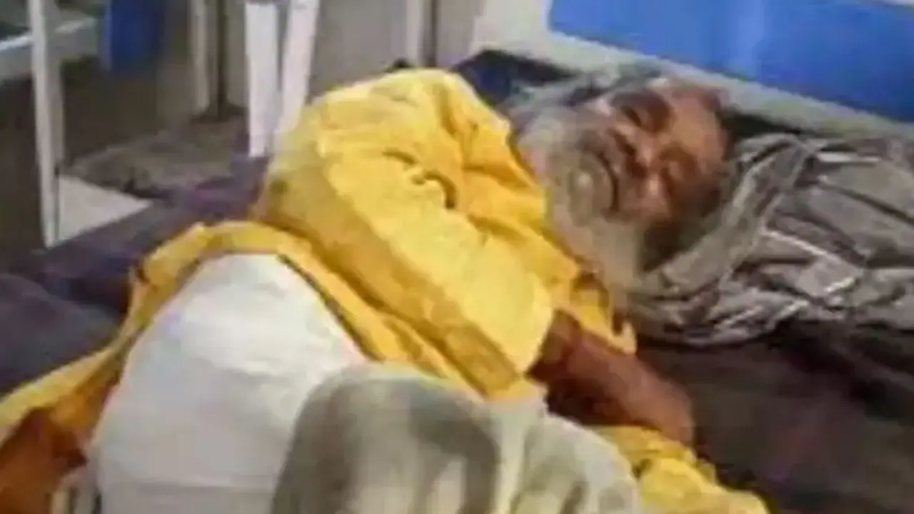 बुजुर्ग की चीख सुन बाहर गए परिजन रह गए हैरान, पूरे घर में फैला था खून