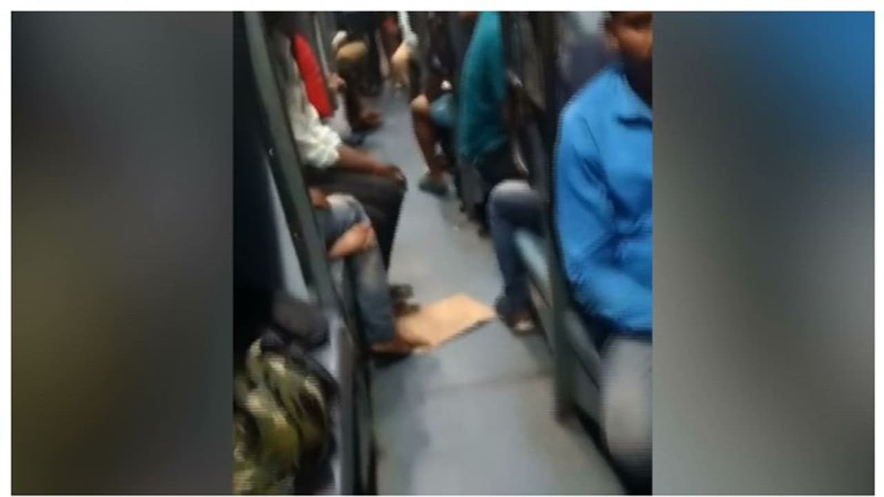 'ഭക്ഷണത്തിന് സ്വന്തം പൈസ,4 ട്രെയിന് മാറിക്കയറണം', അക്വാറ്റിക് ചാമ്പ്യന്ഷിപ്പിന് പോയ താരങ്ങള്ക്ക് ദുരിതയാത്ര 'ഭക്ഷണത്തിന് സ്വന്തം പൈസ,4 ട്രെയിന് മാറിക്കയറണം', അക്വാറ്റിക് ചാമ്പ്യന്ഷിപ്പിന് പോയ താരങ്ങള്ക്ക് ദുരിതയാത്ര