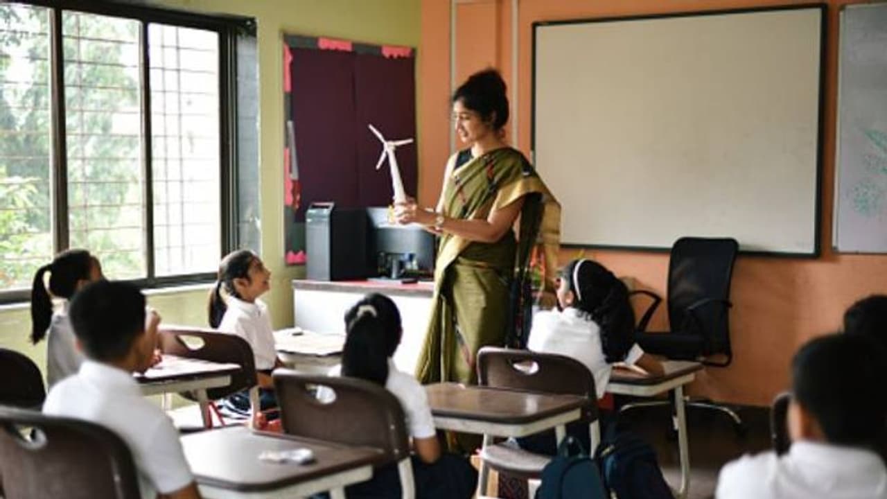 അധ്യാപക ദിനത്തിൽ നേരാം പ്രിയപ്പെട്ട ഗുരുക്കന്മാർക്ക് ആശംസകൾ