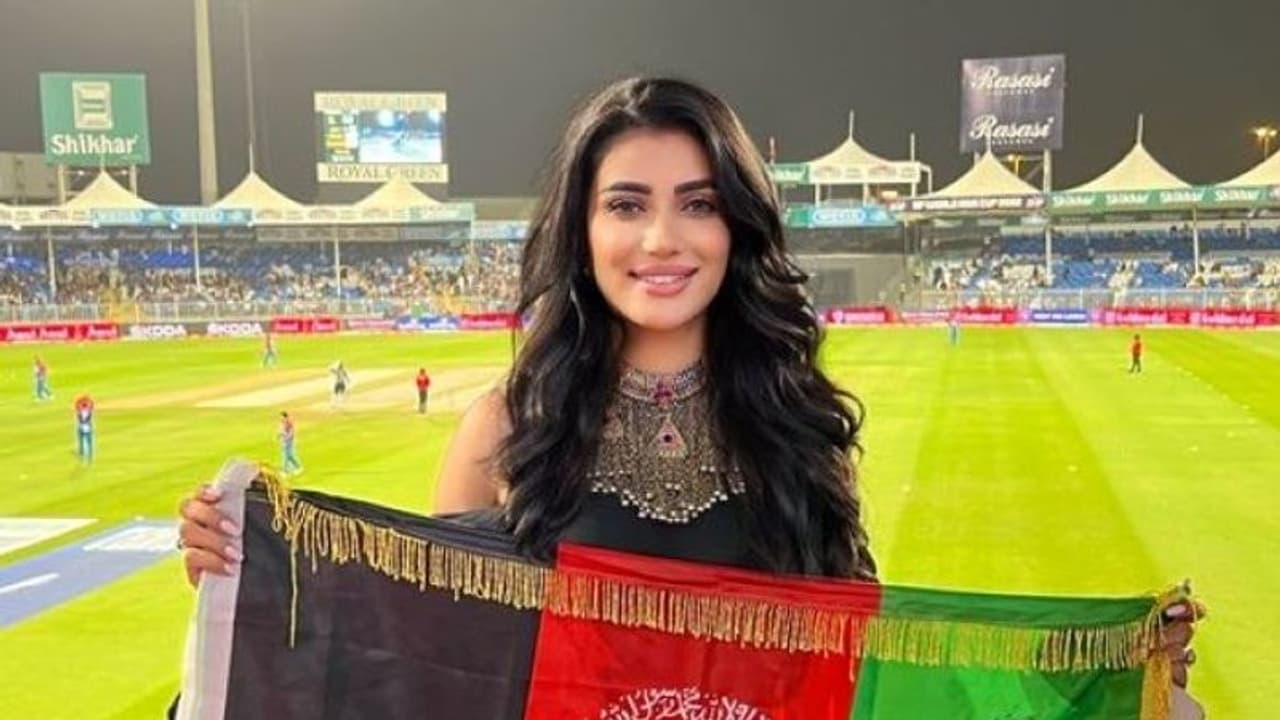 बांग्लादेश अफगानिस्तान मैच के दौरान कैमरे पर खूब दिखी ये खूबसूरत युवती, जानिए कौन है वो हसीना बांग्लादेश अफगानिस्तान मैच के दौरान कैमरे पर खूब दिखी ये खूबसूरत युवती, जानिए कौन है वो हसीना