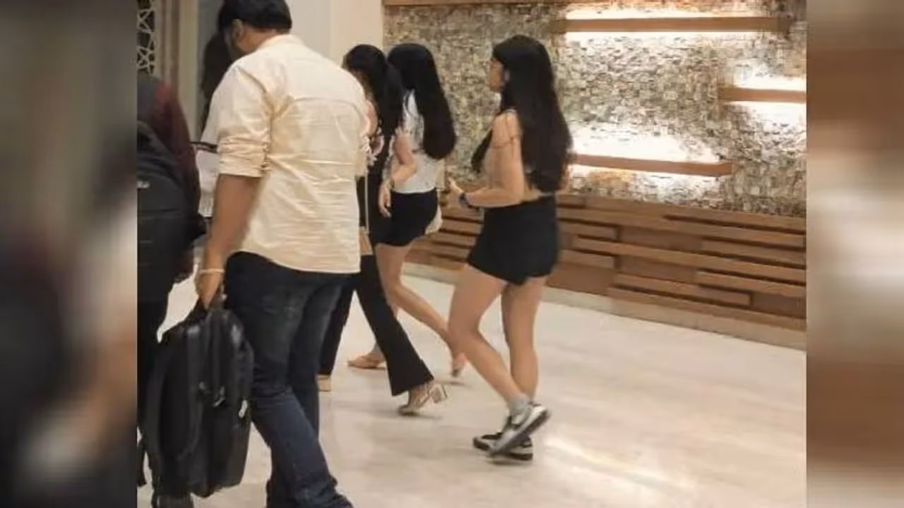 लड़कियों की कॉलेज में चलती थी सेक्स पार्टी, एक लड़की की हो गई मौत, मरने से पहले किए शॉकिंग खुलासे लड़कियों की कॉलेज में चलती थी सेक्स पार्टी, एक लड़की की हो गई मौत, मरने से पहले किए शॉकिंग खुलासे