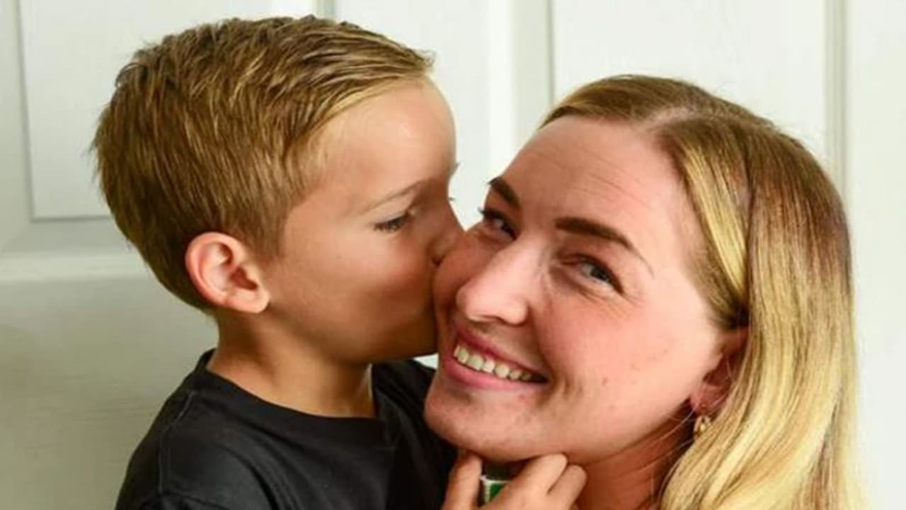 8 साल के बच्चे ने बचाई मां की जान, 5 साल के भाई का भी रखा ख्याल, बहादुरी की कहानी जान दंग रह जाएंगे आप 8 साल के बच्चे ने बचाई मां की जान, 5 साल के भाई का भी रखा ख्याल, बहादुरी की कहानी जान दंग रह जाएंगे आप