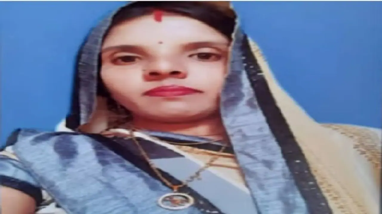 पत्नी की हत्या मामले में जमीन बेंचकर मुकदमा लड़ता रहा पति, पुलिस ने प्रेमी संग महिला को जिंदा किया बरामद पत्नी की हत्या मामले में जमीन बेंचकर मुकदमा लड़ता रहा पति, पुलिस ने प्रेमी संग महिला को जिंदा किया बरामद