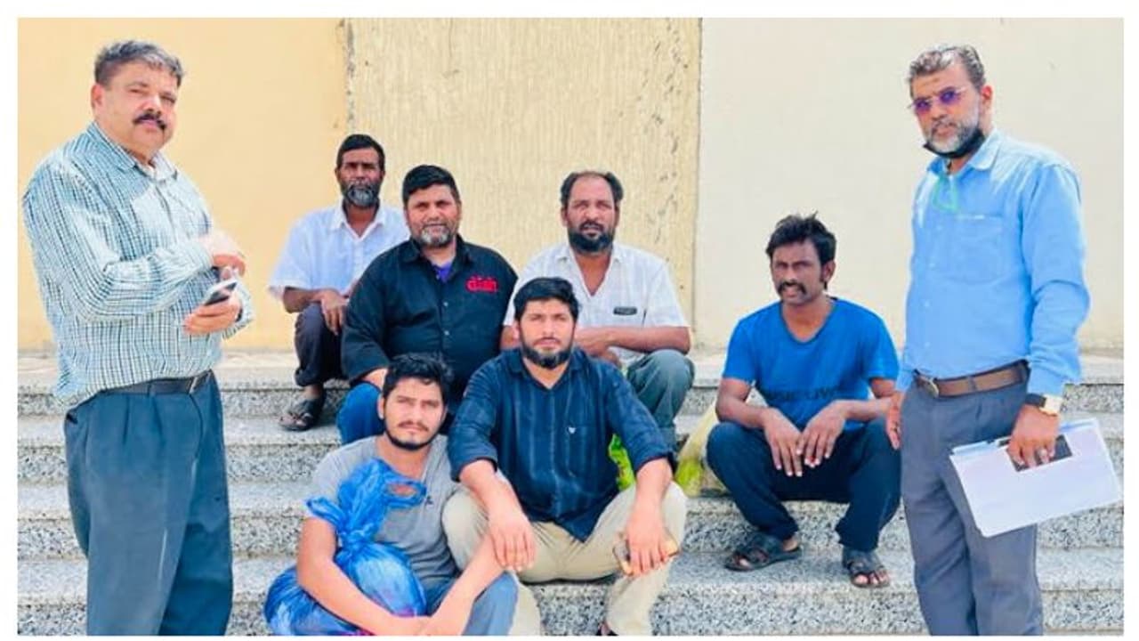 നിയമ ലംഘനങ്ങൾക്ക് പിടിയിലായി ജയിലിൽ കഴിഞ്ഞ ആറ് ഇന്ത്യക്കാർ നാടണഞ്ഞു നിയമ ലംഘനങ്ങൾക്ക് പിടിയിലായി ജയിലിൽ കഴിഞ്ഞ ആറ് ഇന്ത്യക്കാർ നാടണഞ്ഞു