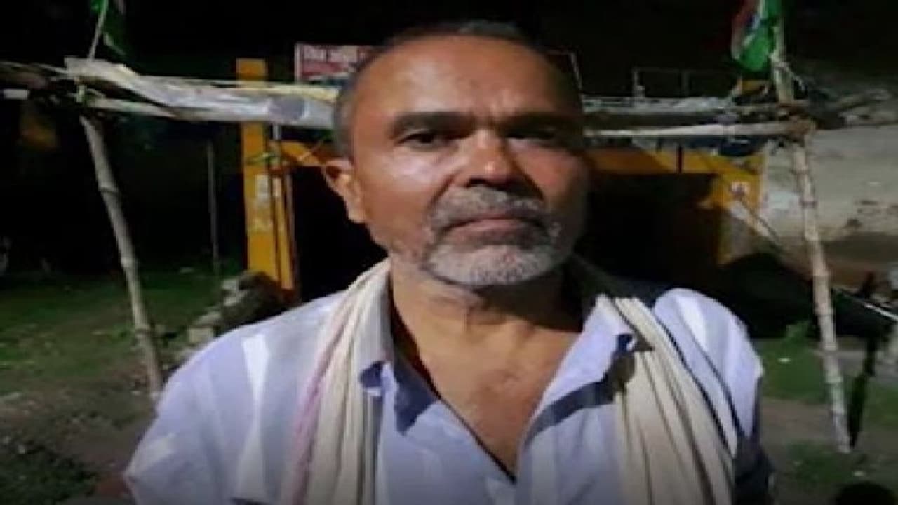 कानपुर: गौरक्षक की हत्या कर शव खूंटी से लटकाया, परिजनों ने शव उठाने से इंकार कर पुलिस पर लगाए गंभीर आरोप कानपुर: गौरक्षक की हत्या कर शव खूंटी से लटकाया, परिजनों ने शव उठाने से इंकार कर पुलिस पर लगाए गंभीर आरोप