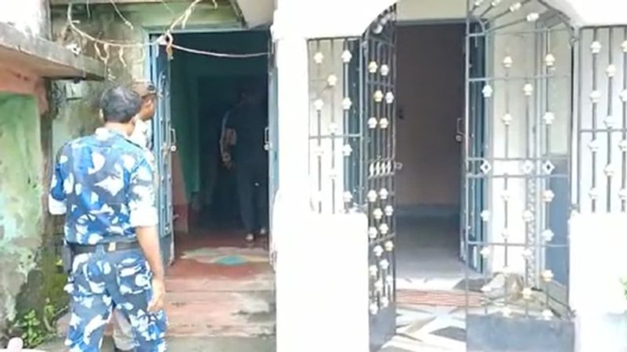 এবার মাছ ব্যবসায়ীর বাড়ি থেকে উদ্ধার রাশি রাশি টাকা, নগদ গোনার মেশিন নিয়ে গেল সিআইডি 