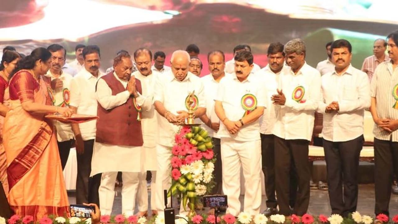 ಸರ್ಕಾರಿ ಸವಲತ್ತು ಅರ್ಹರಿಗೆ ತಲುಪಿಸಿ: ಕೋಟ ಶ್ರೀನಿವಾಸ ಪೂಜಾರಿ ಸರ್ಕಾರಿ ಸವಲತ್ತು ಅರ್ಹರಿಗೆ ತಲುಪಿಸಿ: ಕೋಟ ಶ್ರೀನಿವಾಸ ಪೂಜಾರಿ