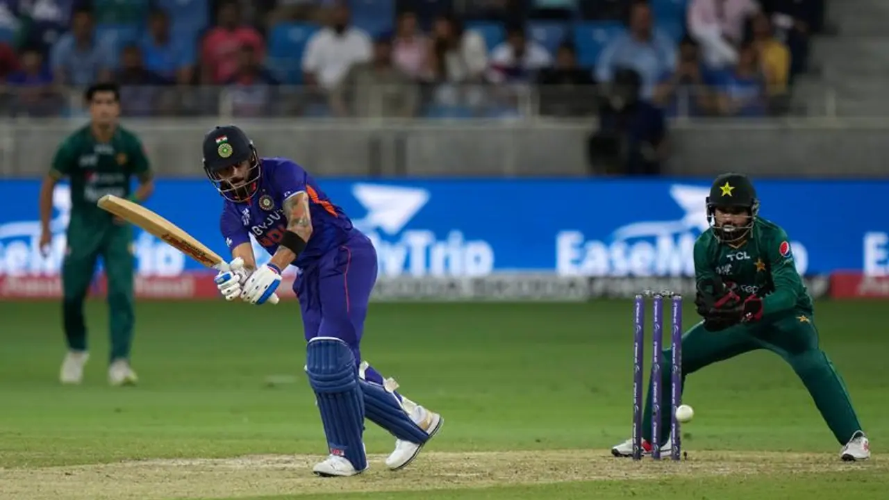 Asia Cup 2022, IND vs PAK: Virat Kohli's 60 propels India to 181/7; social media exultant Asia Cup 2022, IND vs PAK: Virat Kohli's 60 propels India to 181/7; social media exultant