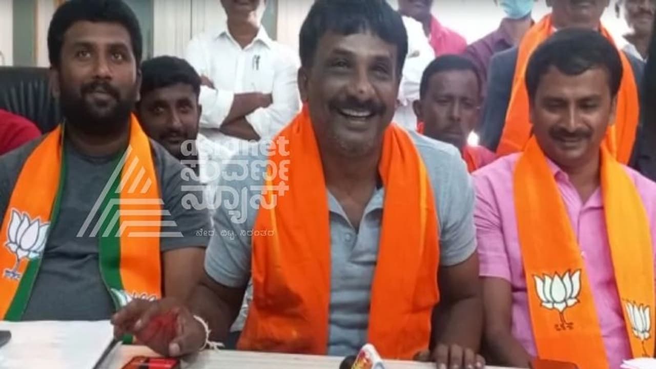 Anekal: ಅಡ್ಡ ಮತದಾನ ಮಾಡಿದ ನಾಲ್ವರು ಬಿಜೆಪಿ ಪುರಸಭೆ ಸದಸ್ಯರ ವಜಾ Anekal: ಅಡ್ಡ ಮತದಾನ ಮಾಡಿದ ನಾಲ್ವರು ಬಿಜೆಪಿ ಪುರಸಭೆ ಸದಸ್ಯರ ವಜಾ