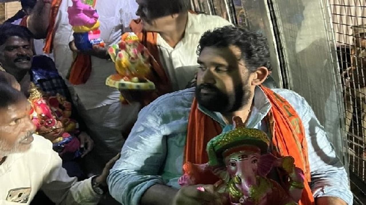 தடையை மீறி விநாயகர் ஊர்வலம்… போலீஸாருடன் தகராறு…இந்து முன்னணியை சேர்ந்த 27 பேர் கைது!!