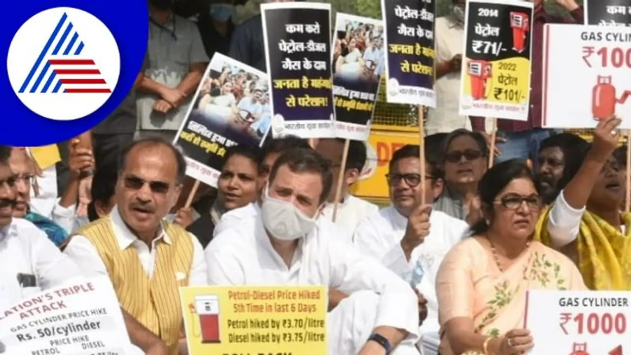 Congress Protest: ಬೆಲೆ ಏರಿಕೆ ವಿರುದ್ಧ ಕಾಂಗ್ರೆಸ್ ರಣಕಹಳೆ Congress Protest: ಬೆಲೆ ಏರಿಕೆ ವಿರುದ್ಧ ಕಾಂಗ್ರೆಸ್ ರಣಕಹಳೆ