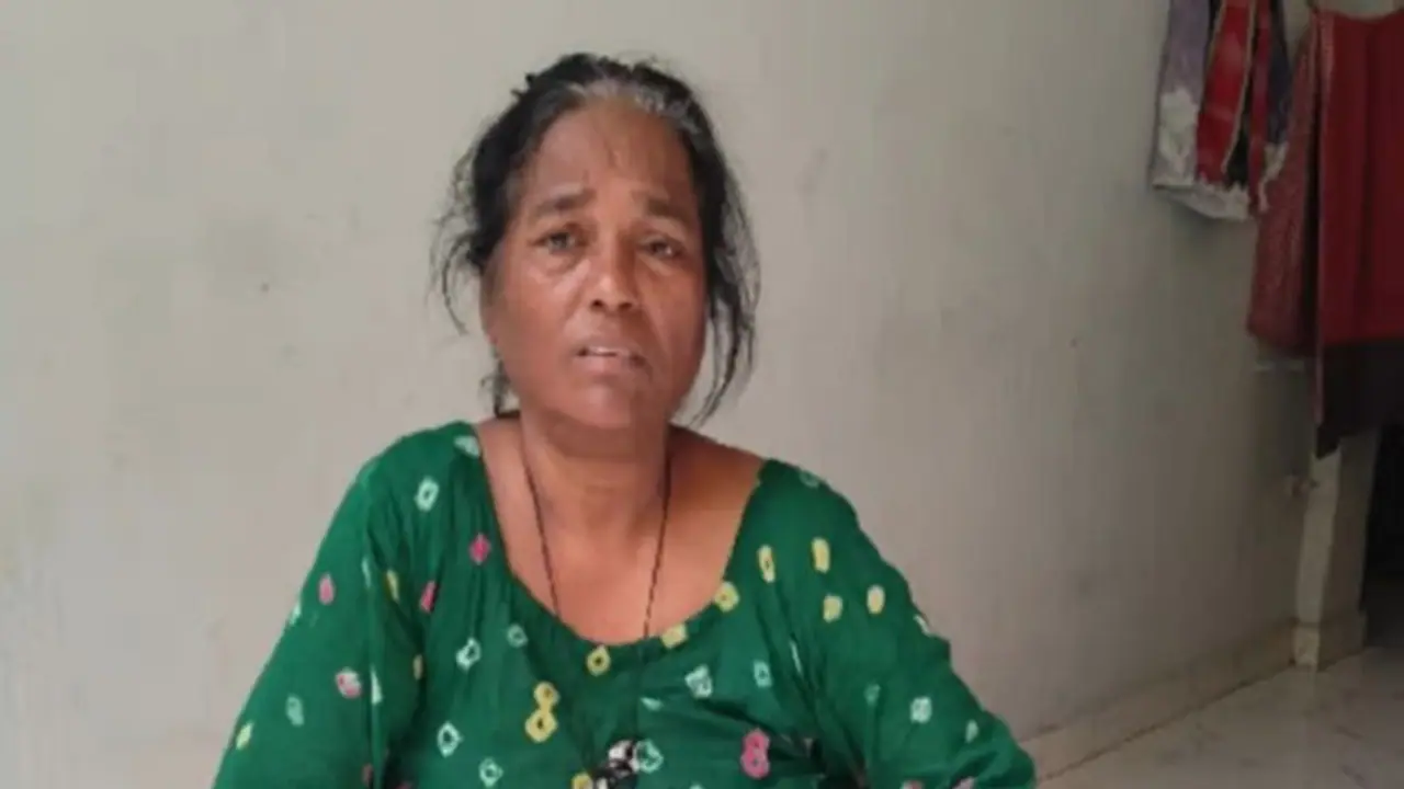 गोरखपुर: लेडी डॉन पंडिताइन के मकान पर चलेगा बुलडोजर, दर्ज हैं 10 मुकदमे गोरखपुर: लेडी डॉन पंडिताइन के मकान पर चलेगा बुलडोजर, दर्ज हैं 10 मुकदमे