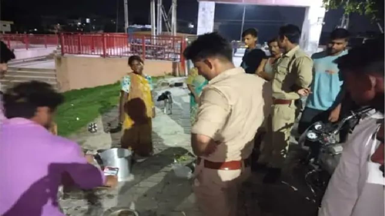 अयोध्या में माहौल बिगाड़ने का हुआ प्रयास, सरयू के घाट पर दोबारा पकाया गया नॉनवेज अयोध्या में माहौल बिगाड़ने का हुआ प्रयास, सरयू के घाट पर दोबारा पकाया गया नॉनवेज