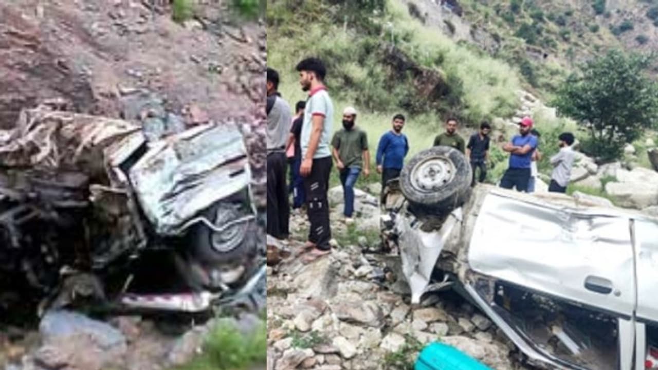 കാറുകൾ നിയന്ത്രണം വിട്ട് മറിഞ്ഞു; ജമ്മു കശ്മീരിൽ 2 അപകടങ്ങളിൽ 5 മരണം, തെറിച്ച് പുഴയിൽ വീണ ഒരാളെ കാണാതായി