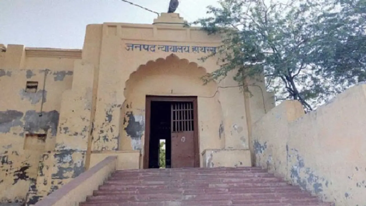 हाथरस: 21 साल बाद SC ST एक्ट में चार राजपूत आरोपियों को मिला न्याय, वादी पक्ष खुद फंसा हाथरस: 21 साल बाद SC ST एक्ट में चार राजपूत आरोपियों को मिला न्याय, वादी पक्ष खुद फंसा