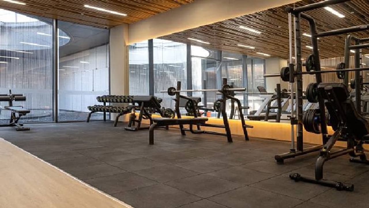 జిమ్లో వర్కవుట్ చేసుకుంటూనే కుప్పకూలాడు.. మహారాష్ట్రలో వ్యక్తి మృతి జిమ్లో వర్కవుట్ చేసుకుంటూనే కుప్పకూలాడు.. మహారాష్ట్రలో వ్యక్తి మృతి