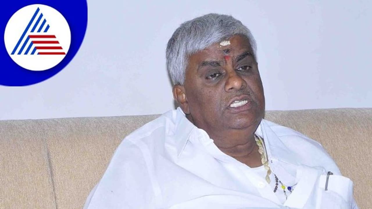 ಹಾಸನಕ್ಕೆ ಇಂದು ಶಾ ಭೇಟಿ: ನಮಗೆ ದೇವೇಗೌಡ, ಕುಮಾರಣ್ಣನೇ ಸಾಕು, ಇನ್ಯಾರು ಬೇಡ ಎಂದ ಎಚ್.ಡಿ.ರೇವಣ್ಣ ಹಾಸನಕ್ಕೆ ಇಂದು ಶಾ ಭೇಟಿ: ನಮಗೆ ದೇವೇಗೌಡ, ಕುಮಾರಣ್ಣನೇ ಸಾಕು, ಇನ್ಯಾರು ಬೇಡ ಎಂದ ಎಚ್.ಡಿ.ರೇವಣ್ಣ