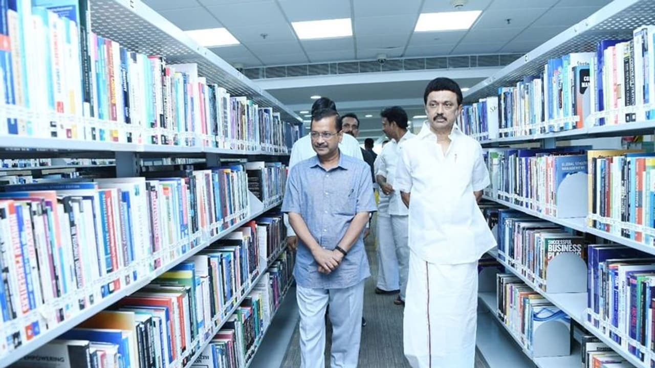 அண்ணா நூலகத்தை ஸ்டாலினுடன் சுற்றிப்பார்த்த கெஜ்ரிவால்..! அசந்து போய் என்ன சொன்னார் தெரியுமா..?