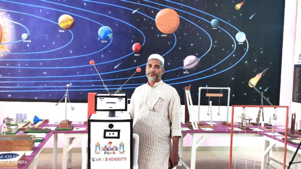 26 വര്‍ഷം പഠിപ്പിച്ച സ്കൂളിനൊരു ശാസ്ത്ര ക്ലബ്‌; അധ്യാപക ദിനത്തിൽ അഷ്‌റഫ്‌ മാഷിന്‍റെ സമ്മാനം 