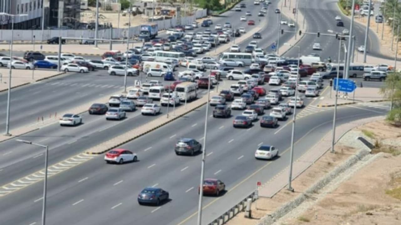 ഒമാന്റെ വിവിധ ഭാഗങ്ങളില് വൈദ്യുതി മുടങ്ങി; ട്രാഫിക് സിഗ്നലുകളിലും ടെലിഫോണ് നെറ്റ്വര്ക്കുകളിലും തടസം ഒമാന്റെ വിവിധ ഭാഗങ്ങളില് വൈദ്യുതി മുടങ്ങി; ട്രാഫിക് സിഗ്നലുകളിലും ടെലിഫോണ് നെറ്റ്വര്ക്കുകളിലും തടസം