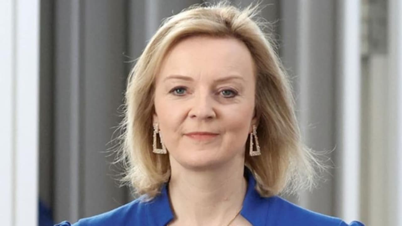 Liz Truss: এই তিনটি কারণেই ব্রিটিশ প্রধানমন্ত্রীর দায়িত্ব ছাড়লেন লিজ ট্রাস? মাত্র ৪৫ দিনের প্রধান তিনি 