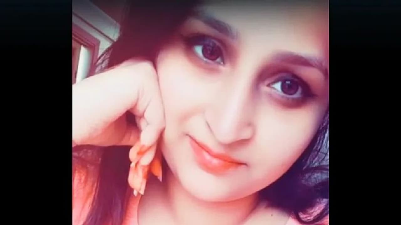  हुस्न की हसीना से सावधान: जो Video कॉल पर बात करते करते उतार देती कपड़े, एक राज के लिए सबकुछ करने को तैयार