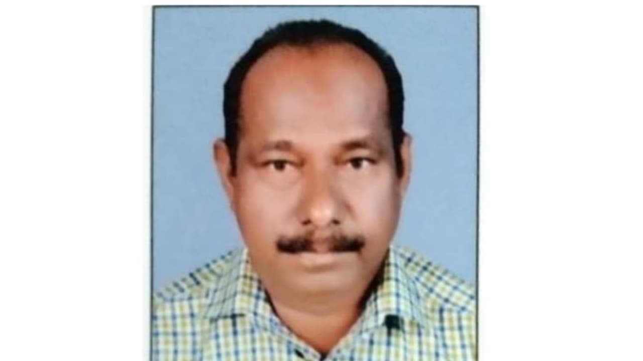 വാഹനത്തിനുള്ളിൽ മരിച്ച നിലയില് കണ്ടെത്തിയ പ്രവാസിയുടെ മൃതദേഹം നാട്ടിലെത്തിച്ചു വാഹനത്തിനുള്ളിൽ മരിച്ച നിലയില് കണ്ടെത്തിയ പ്രവാസിയുടെ മൃതദേഹം നാട്ടിലെത്തിച്ചു