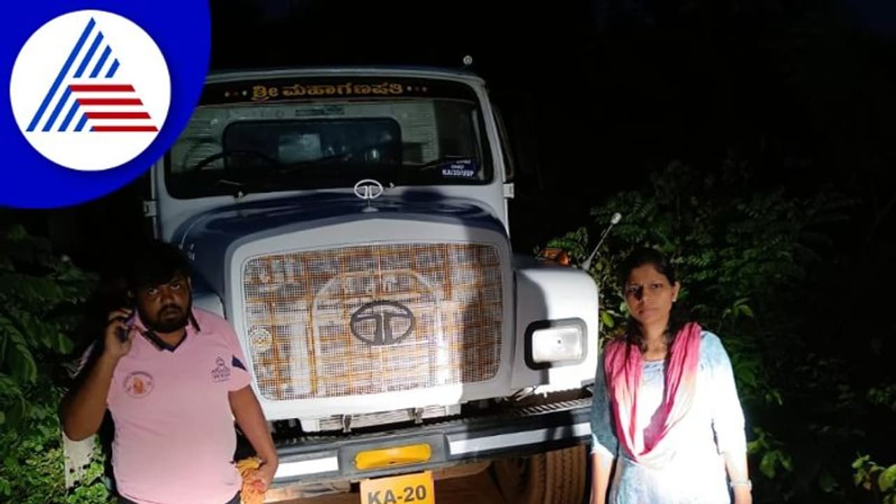 Udupi; ಅಕ್ರಮ ಮರಳು ಅಡ್ಡೆಗೆ ದಾಳಿ, 8 ಮೆಟ್ರಿಕ್ ಟನ್ ಮರಳು, 14 ಮೆಟ್ರಿಕ್ ಟನ್ ಕೆಂಪುಕಲ್ಲು ವಶ