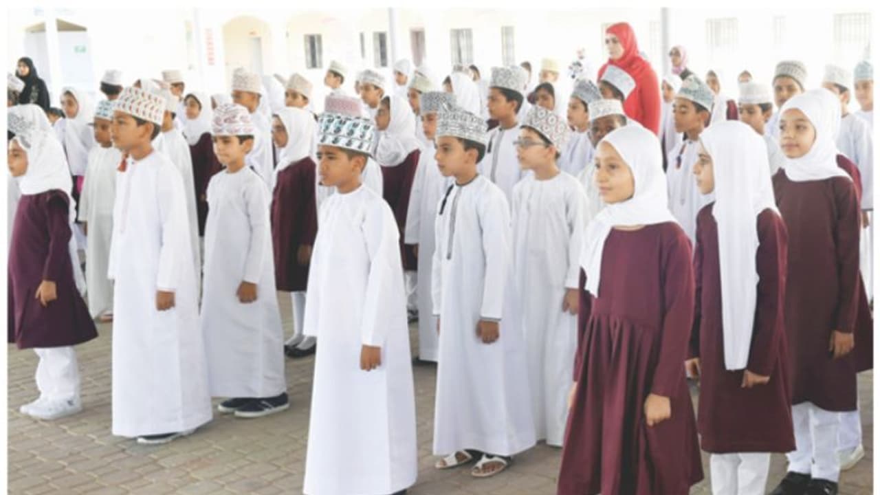 ഒമാനിൽ പുതിയ അദ്ധ്യയന വര്‍ഷം ആരംഭിച്ചു; ഏഴ് ലക്ഷത്തിലധികം വിദ്യാർത്ഥികൾ സ്കൂളിലേക്ക്