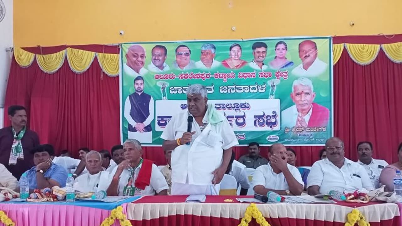 ತಾಕತ್ತಿದ್ದರೆ ರೈತರ ಸಾಲ ಮನ್ನಾ ಮಾಡಲಿ: ಎಚ್.ಡಿ.ರೇವಣ್ಣ ತಾಕತ್ತಿದ್ದರೆ ರೈತರ ಸಾಲ ಮನ್ನಾ ಮಾಡಲಿ: ಎಚ್.ಡಿ.ರೇವಣ್ಣ