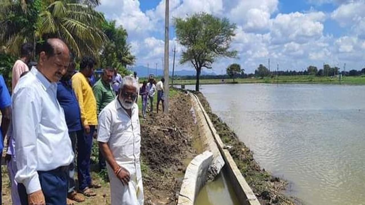 Chamarajanagar: ಕಟ್ಟೆ ಗಣಿಗನೂರು ಸಣ್ಣ ನೀರಾವರಿ ಕಾಲುವೆ ಕಳಪೆ ಪ್ರಕರಣ ಮುಚ್ಚಿ ಹಾಕಲು ಯತ್ನ Chamarajanagar: ಕಟ್ಟೆ ಗಣಿಗನೂರು ಸಣ್ಣ ನೀರಾವರಿ ಕಾಲುವೆ ಕಳಪೆ ಪ್ರಕರಣ ಮುಚ್ಚಿ ಹಾಕಲು ಯತ್ನ
