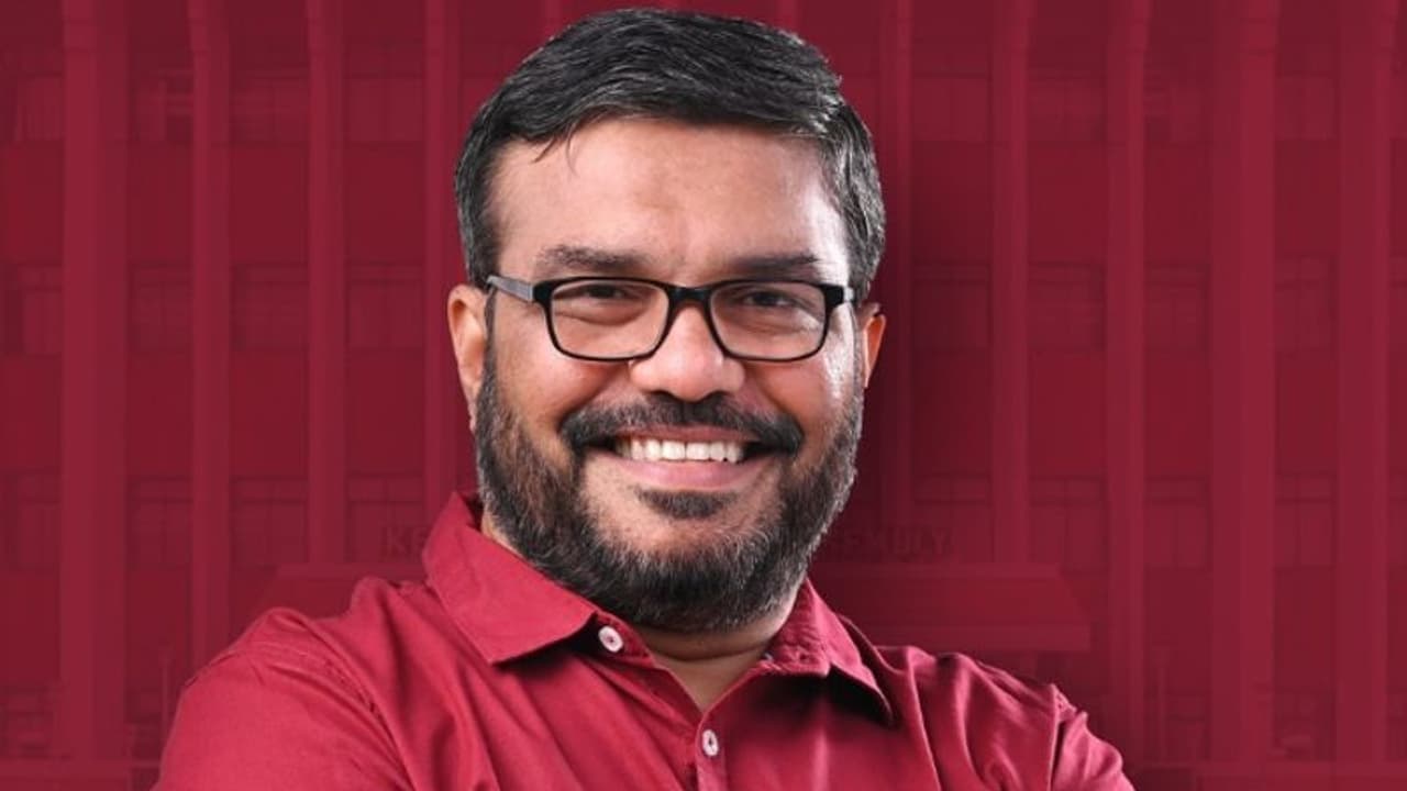 വകുപ്പുകളിൽ മാറ്റമില്ല; എം ബി രാജേഷിന് തദ്ദേശ സ്വയം ഭരണവും എക്സൈസും തന്നെ വകുപ്പുകളിൽ മാറ്റമില്ല; എം ബി രാജേഷിന് തദ്ദേശ സ്വയം ഭരണവും എക്സൈസും തന്നെ