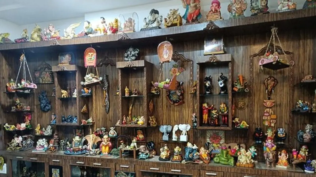 बहुत खास हैं ये गणेश की मूर्तियां, युवक के पास है 4 हजार प्रतिमाओं का संग्रह